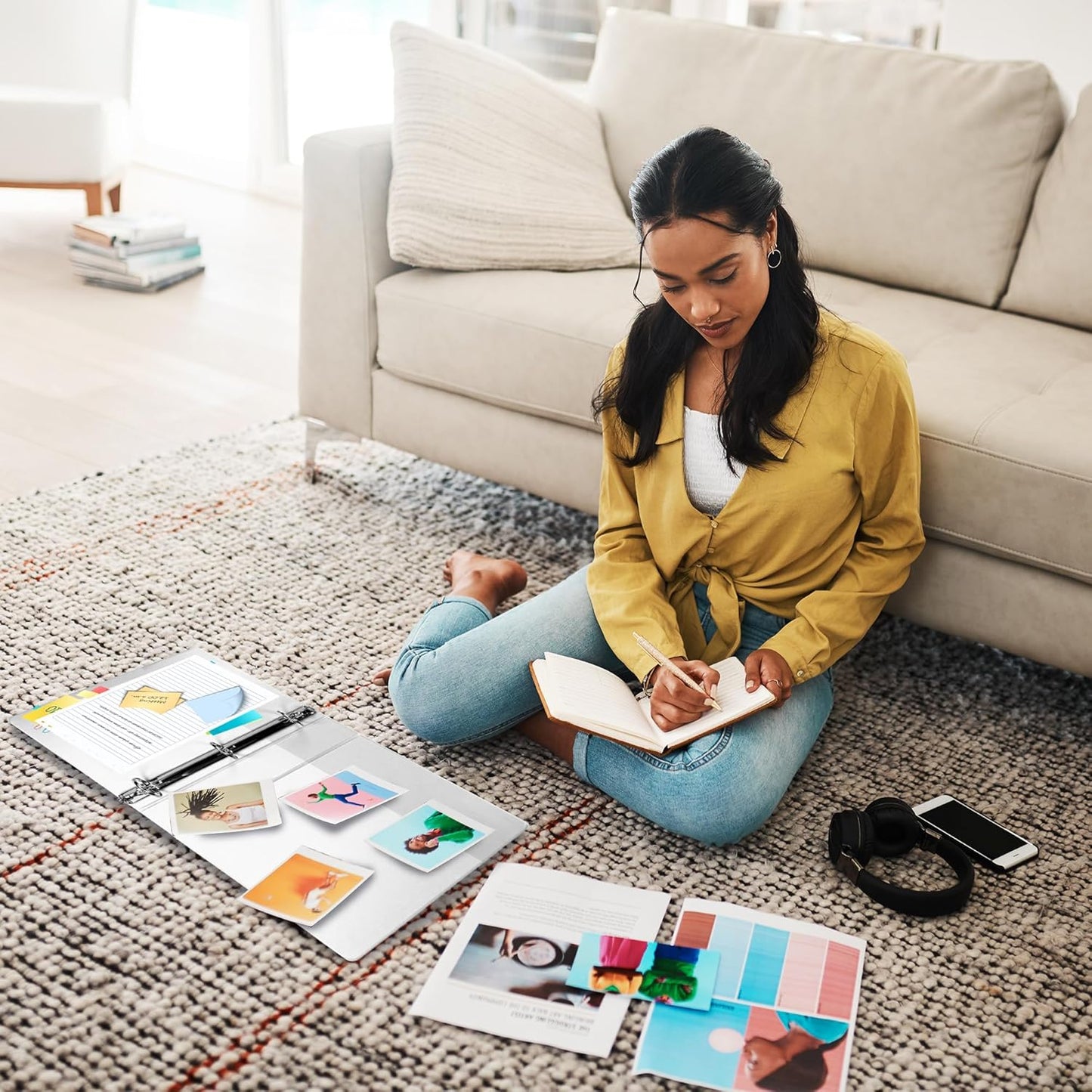 Samsill 1.5 Inch 3 Ring Binders, Made in USA, Economy Round Ring, Clear View Cover, 325 Sheet Capacity - for School, Home, Office - White, 12 Pack