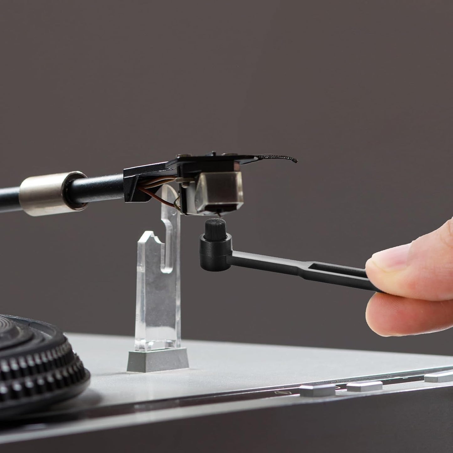 2 Pieces Turntable Stylus Cleaning Brush, Vinyl Record Cleaning Brush Needles Carbon Fiber Vinyl Record Cleaner Anti-Static Stylus Cleaner Brushes for Records Needles Cleanings Dirt and Dust, Black