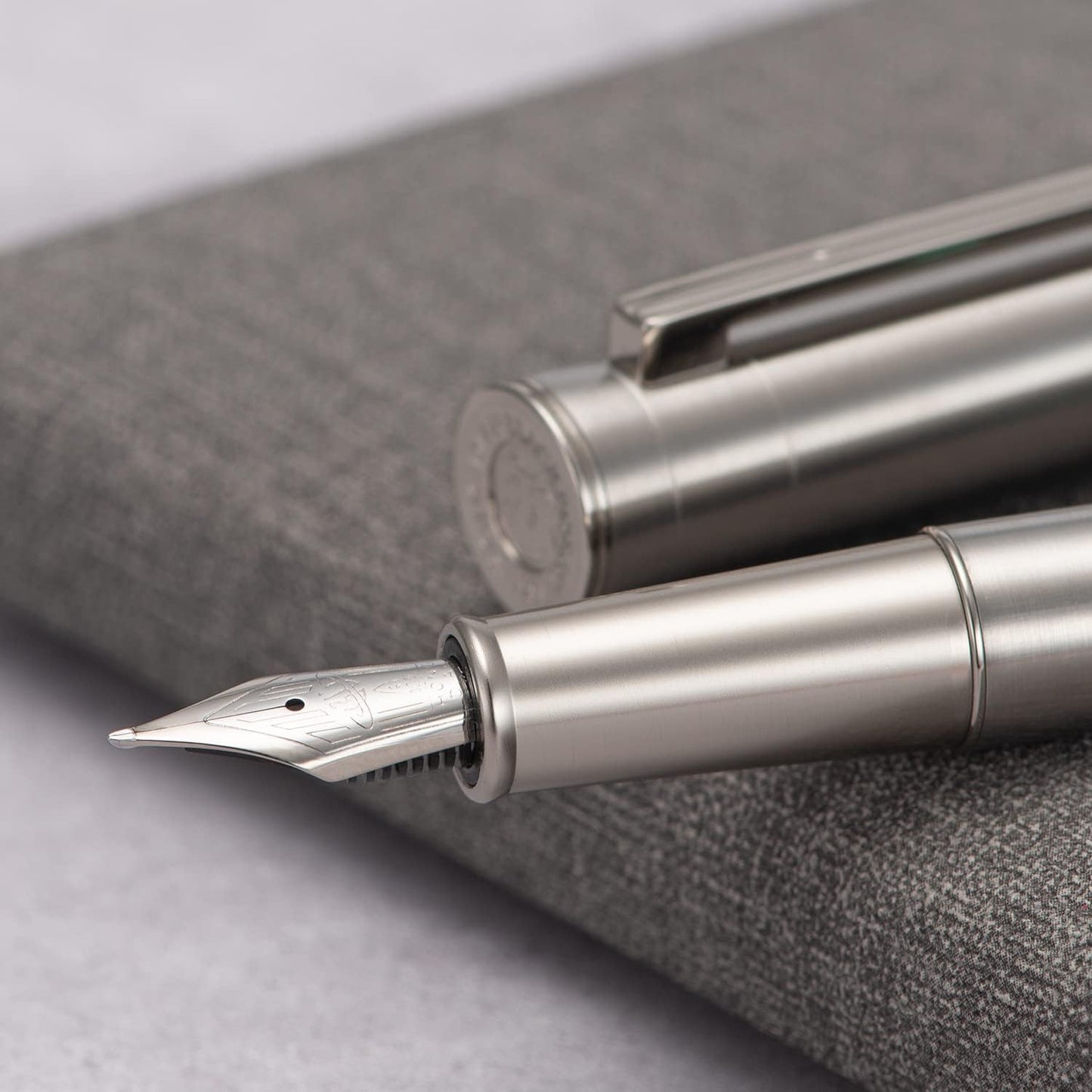 Hongdian 1861 Stainless Steel Fountain Pen Long Blade Nib, Classic Design Smooth Writing Pen with Converter and Metal Pen Case Set