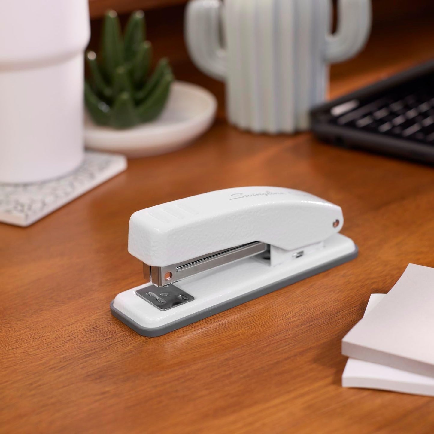 Swingline Stapler, Cub Compact Desktop Stapler, 20 Sheet Capacity, Metal, Arctic White (S701067)