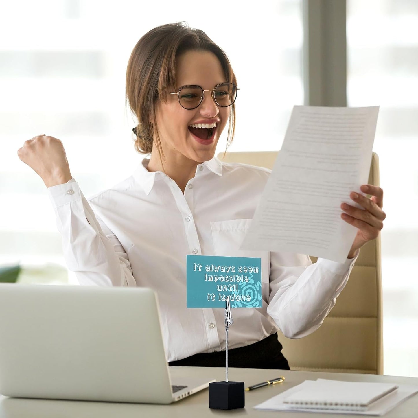 20 Pcs Cube Base Memo Clip Holder with Alligator Clip Wood Table Number Holder Cube Base Place Card Stand Mini Photo Menu Stand for Displaying Number Card(Black)