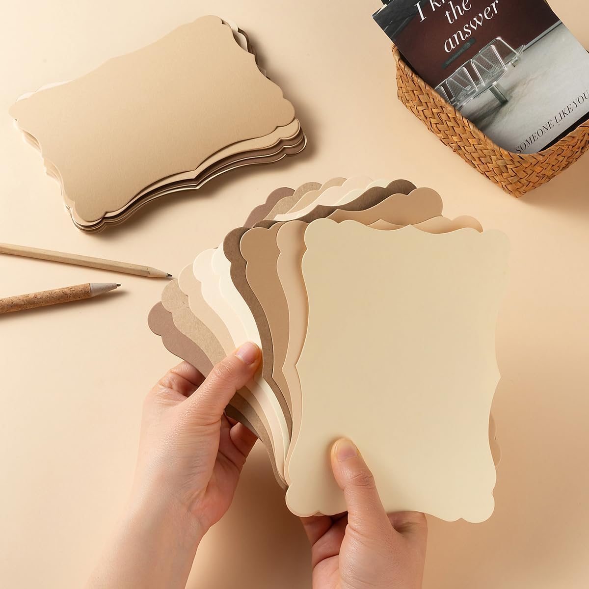 50 Pack Blank Kraft Cards Cardstock Thick Paper Brown Greeting Cards for DIY Gift Card Menus, Baby Shower and Wedding Invitations (Brown, 4x6IN)