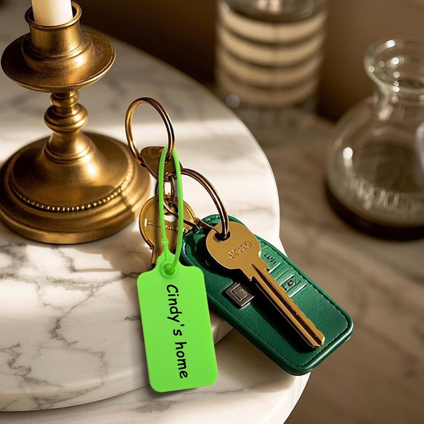 100 Green Blank Plastic Tags for Labeling Waterproof Hanging Labels Writable Tags Seal Plastic Marking Label for Clothes Bags Keys Inventory with One Marker Pen