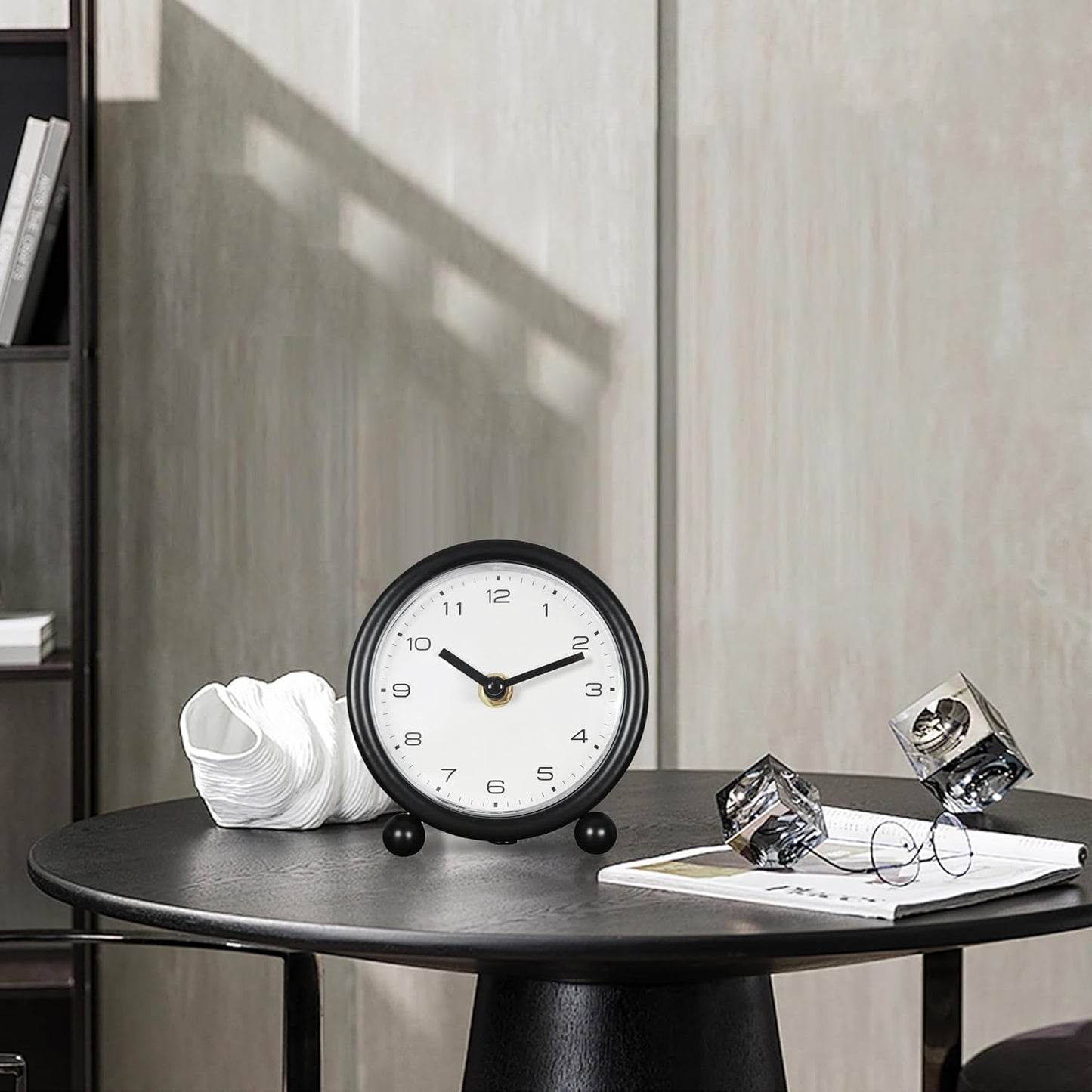 5.1" Desk Clock,Small Retro Desk Clock Battery Operated,Slient Metal Table Clock with Classical for Living Room Decor,Bedroom,Bedside (Black)