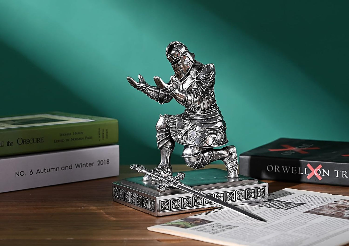 King's Guard Knight Pen Holder Pen Stand Desk Organizers and Accessories Resin Pencil Holder as Gift for Office and Home (Silver(Plating))