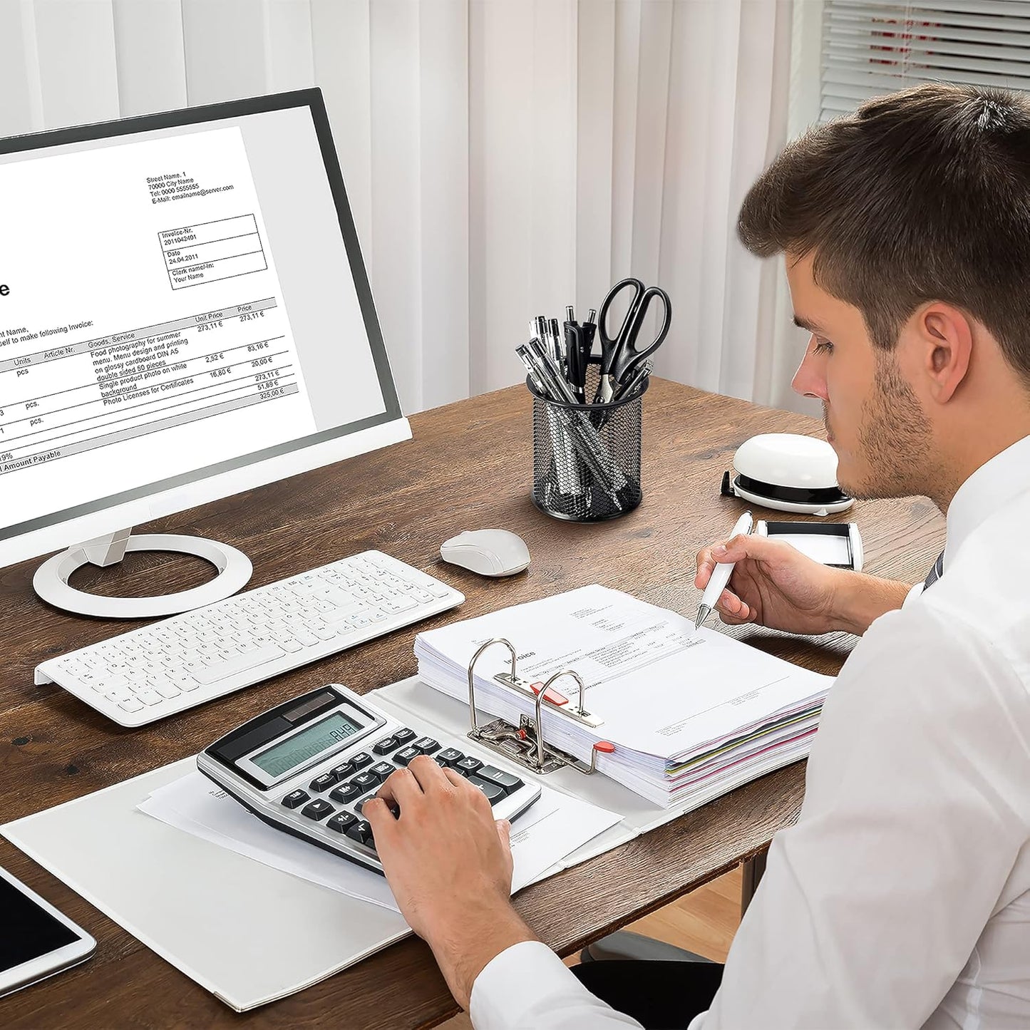 Amazon Basics Wire Mesh Pen Cup, Office Caddy Storage, Black, ‎3.7" x 3.3"